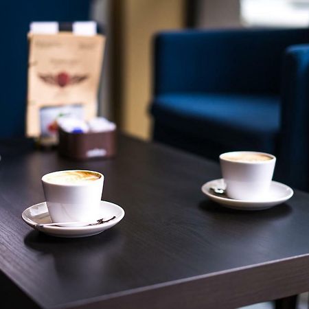 Boutique Hostel Kings N' Queens ซาเกร็บ ภายนอก รูปภาพ