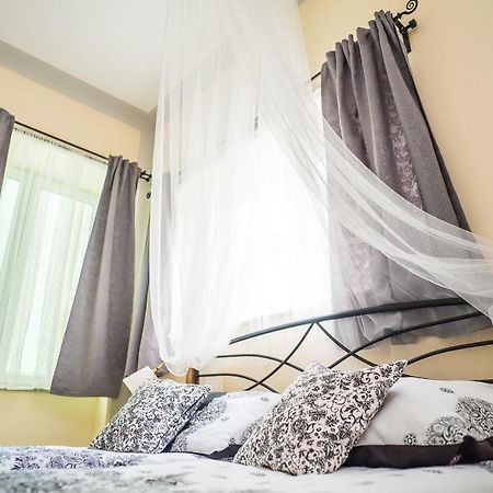 Boutique Hostel Kings N' Queens ซาเกร็บ ภายนอก รูปภาพ