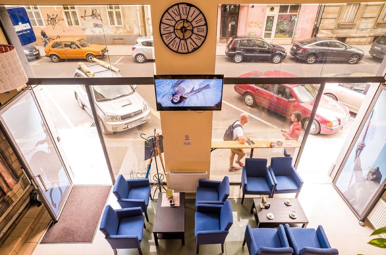 Boutique Hostel Kings N' Queens ซาเกร็บ ภายนอก รูปภาพ
