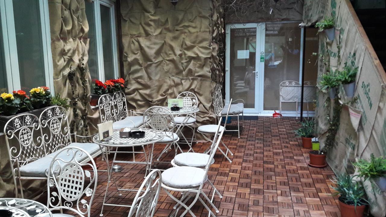 Boutique Hostel Kings N' Queens ซาเกร็บ ภายนอก รูปภาพ