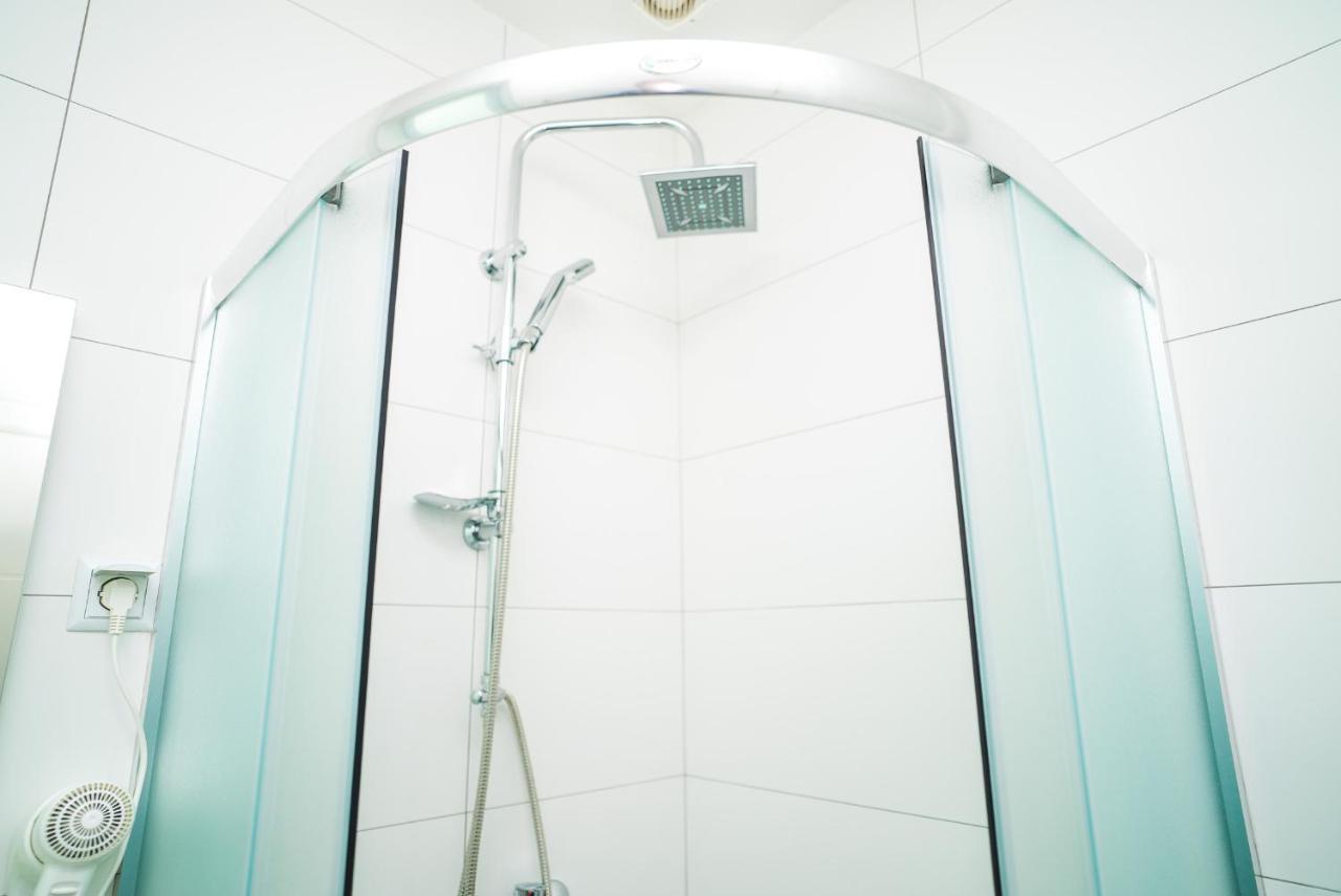 Boutique Hostel Kings N' Queens ซาเกร็บ ภายนอก รูปภาพ